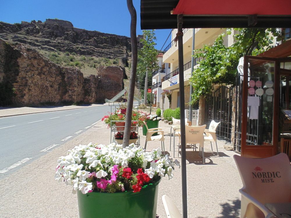 Hostal Restaurante La Muralla Canete  Extérieur photo