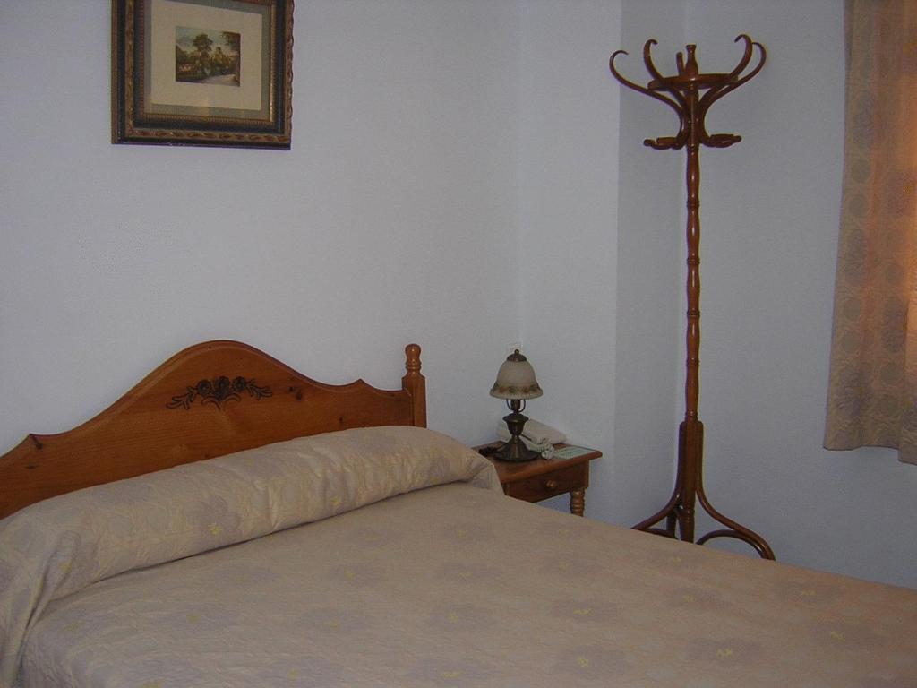 Hostal Restaurante La Muralla Canete  Chambre photo